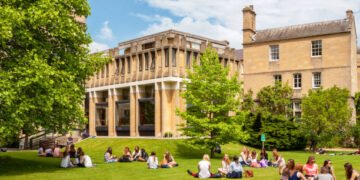 Countries That Allow Students to Work While Studying