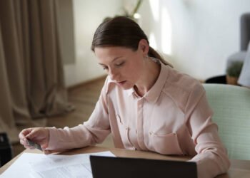 10 online jobs for students and how much they pay